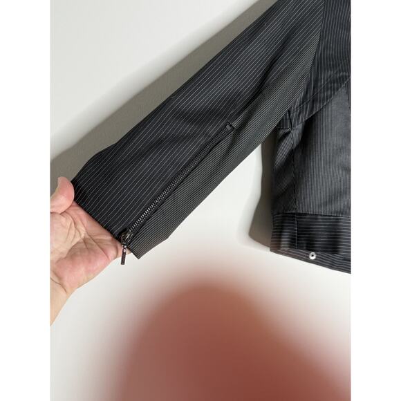 Bebe Women's Jacket Sz 6 Moto Cropped Pinstripe Bikercore Grunge Goth - Picture 10 of 16